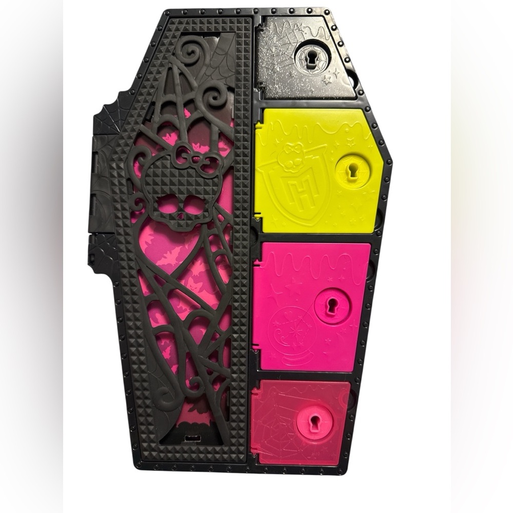 Monster High Skulltimate Secrets Coffin Case Locker Doll EUC